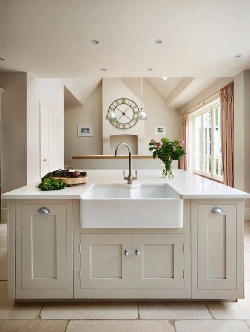 Cypyrddau cegin llwydfelyn hynafol