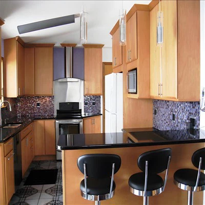 Countertops cwarts du gyda chabinetau pren